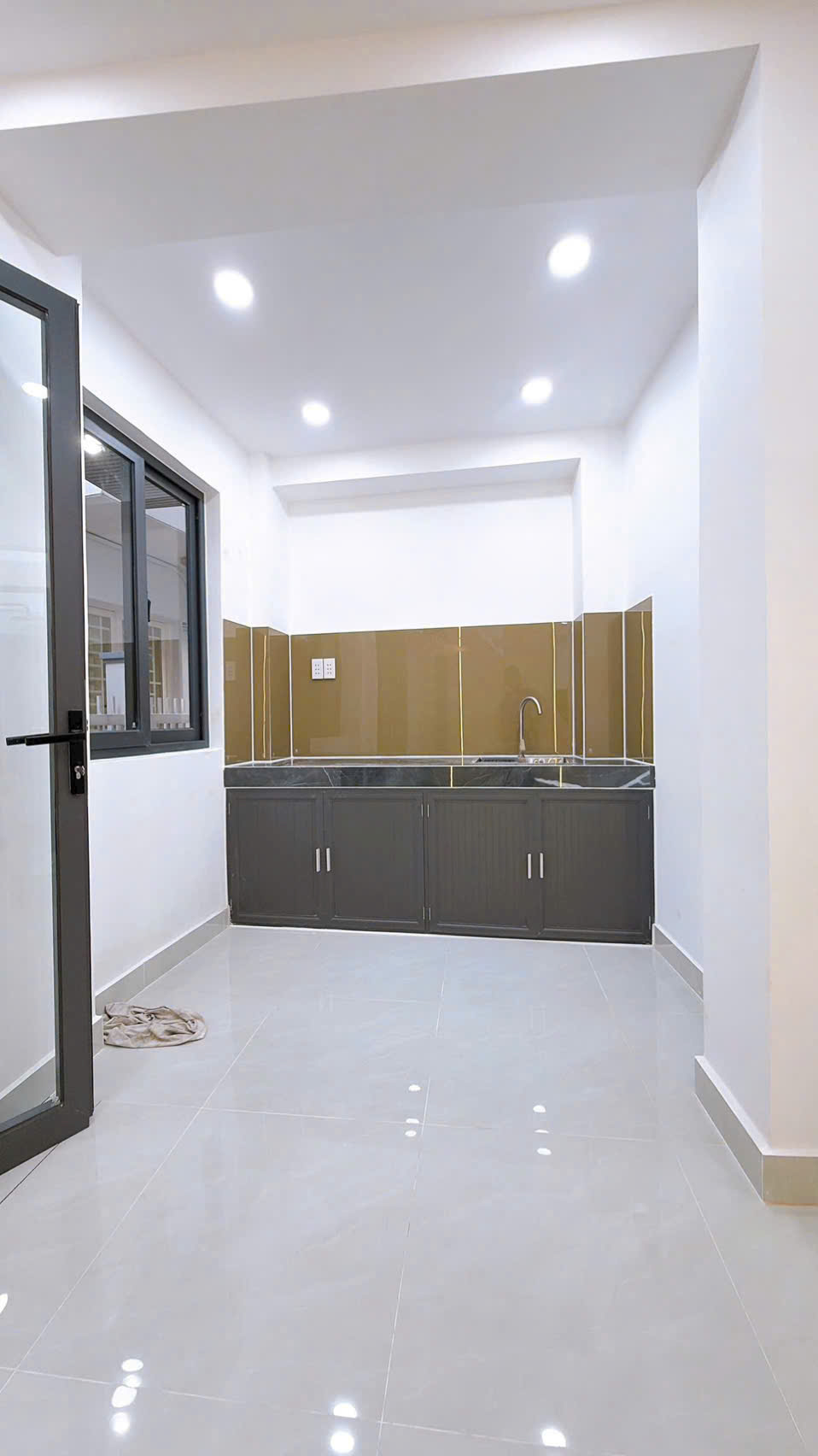 Bán nhà đẹp mới Ngay trung tâm Sài Gòn

Q4 NHƯ Q1 phường SÀI GÒN ,khánh hội GIÁ RẺ 1/2

NGANG 3.4 DÀI 5 .....-4