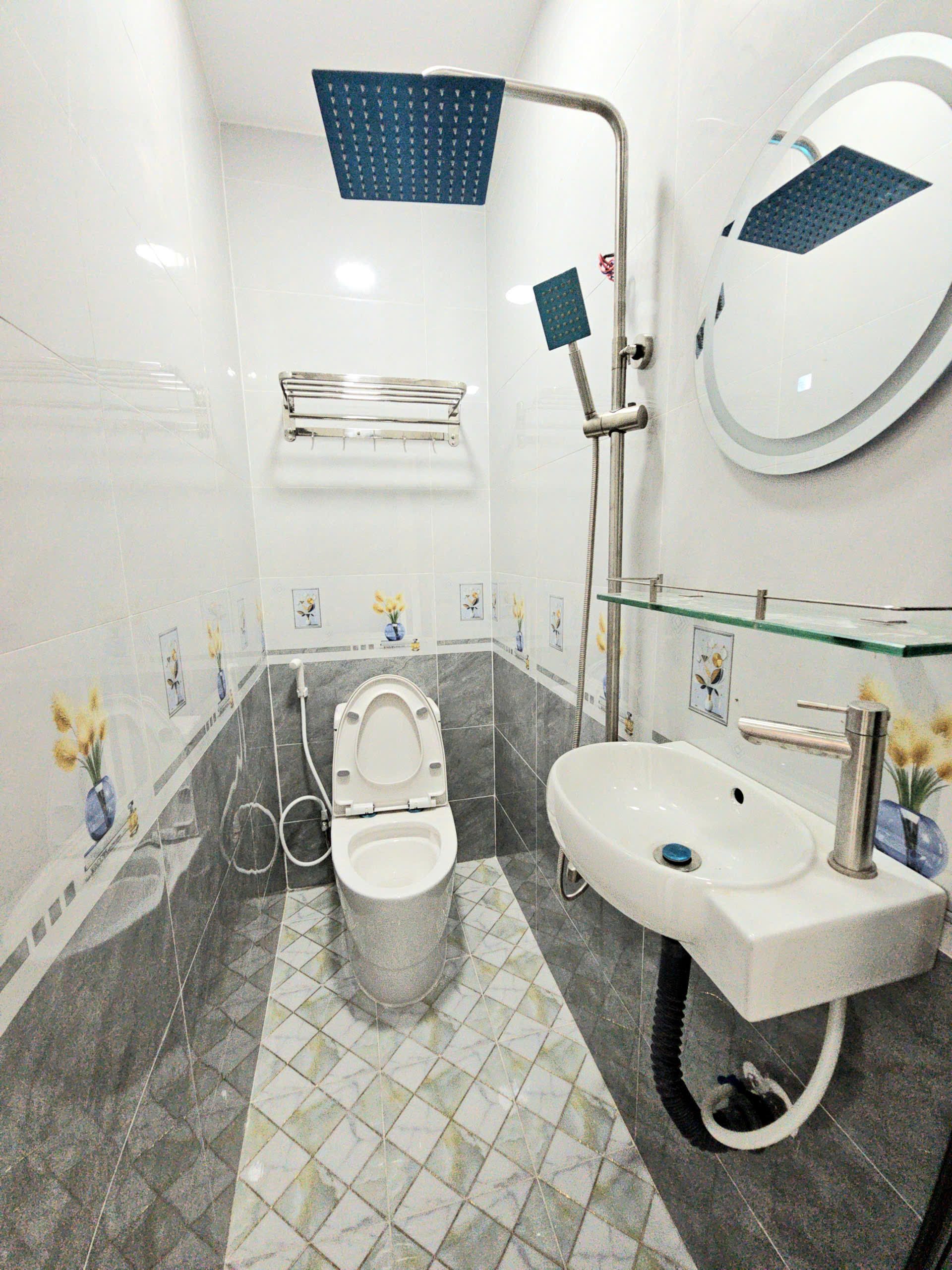 Bán nhà đẹp mới trung tâm Q4 cạnh Q1 

NGANG 3.6 x 5 đúc 3 tấm