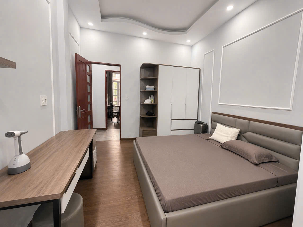 bán nhà mới 
Ngang 4.75 x 10.6 đúc bê tông q4 trung tâm-4