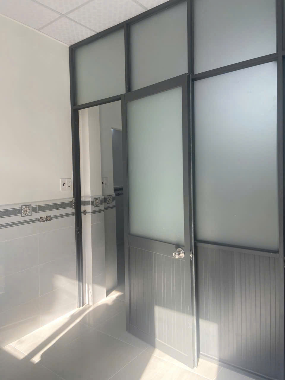 Bán nhà tôn đản q4 nhà mới đúc bê tông 
Diện tích đất 23.5 m2 có 3 đ-4