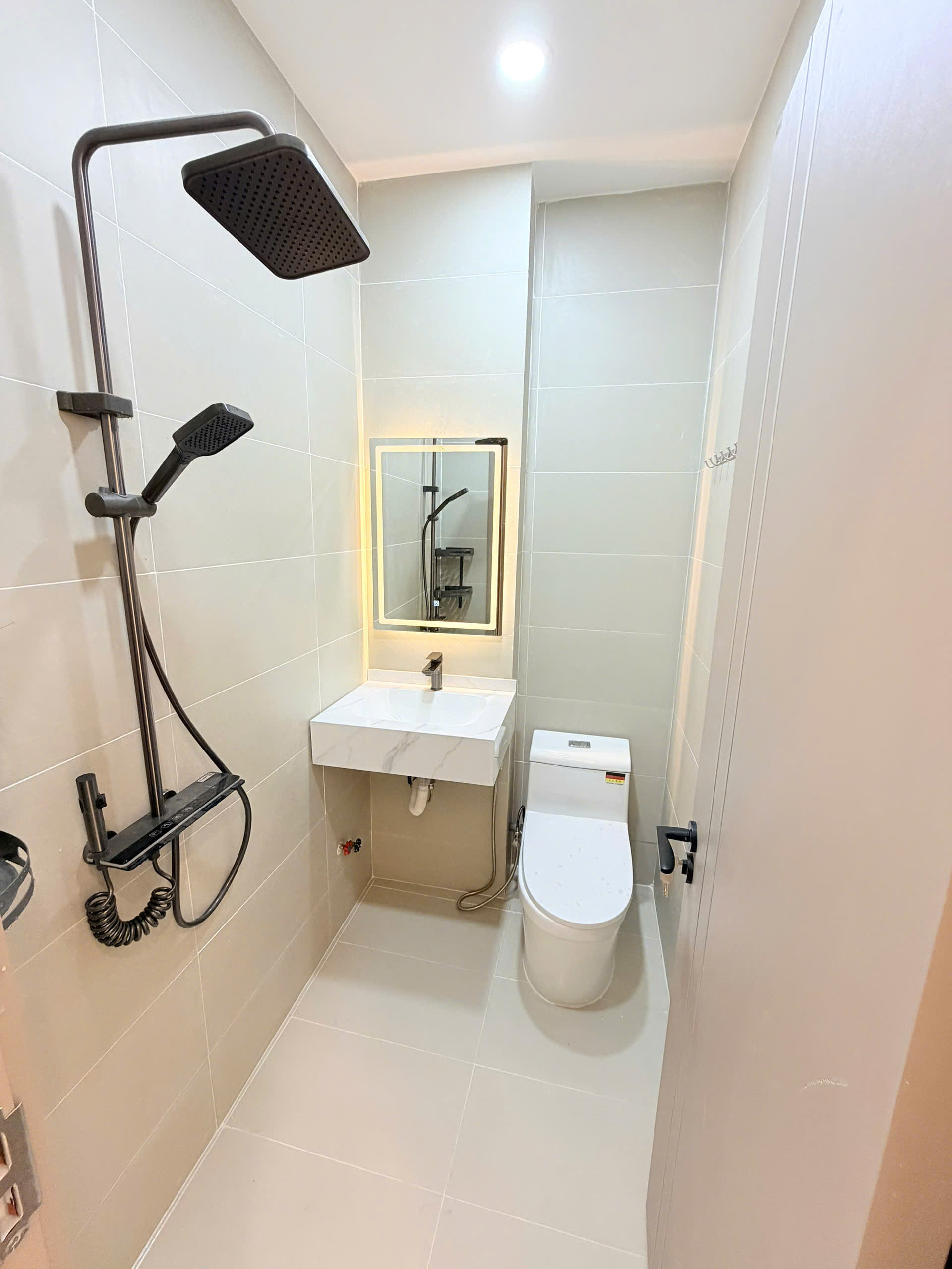 BÁN NHÀ sát mặt tiền Hoàng Diệu Q4
XÂY MỚI ĐÚC BÊ TÔNG 4 TẤM-3