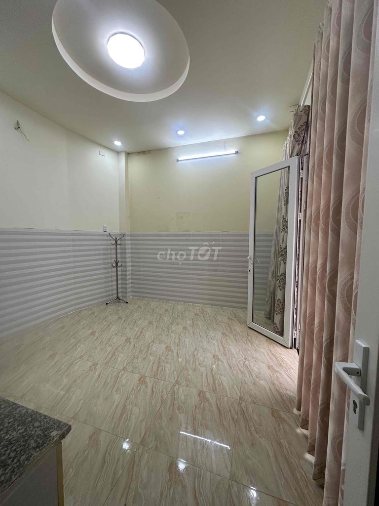 CHO THUÊ PHÒNG TRỆT 27M² – ĐƯỜNG CÁCH MẠNG THÁNG 8, PHƯỜNG HÒA HƯNG, TP. HỒ CHÍ MINH