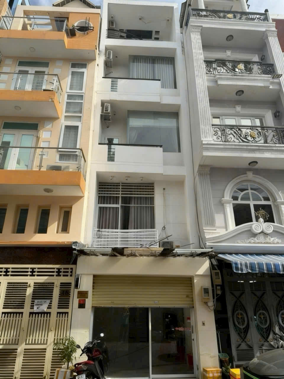 bán nhà mặt tiền kinh doanh khánh hội 
Ngang 4 dài 10 dúc bê tông