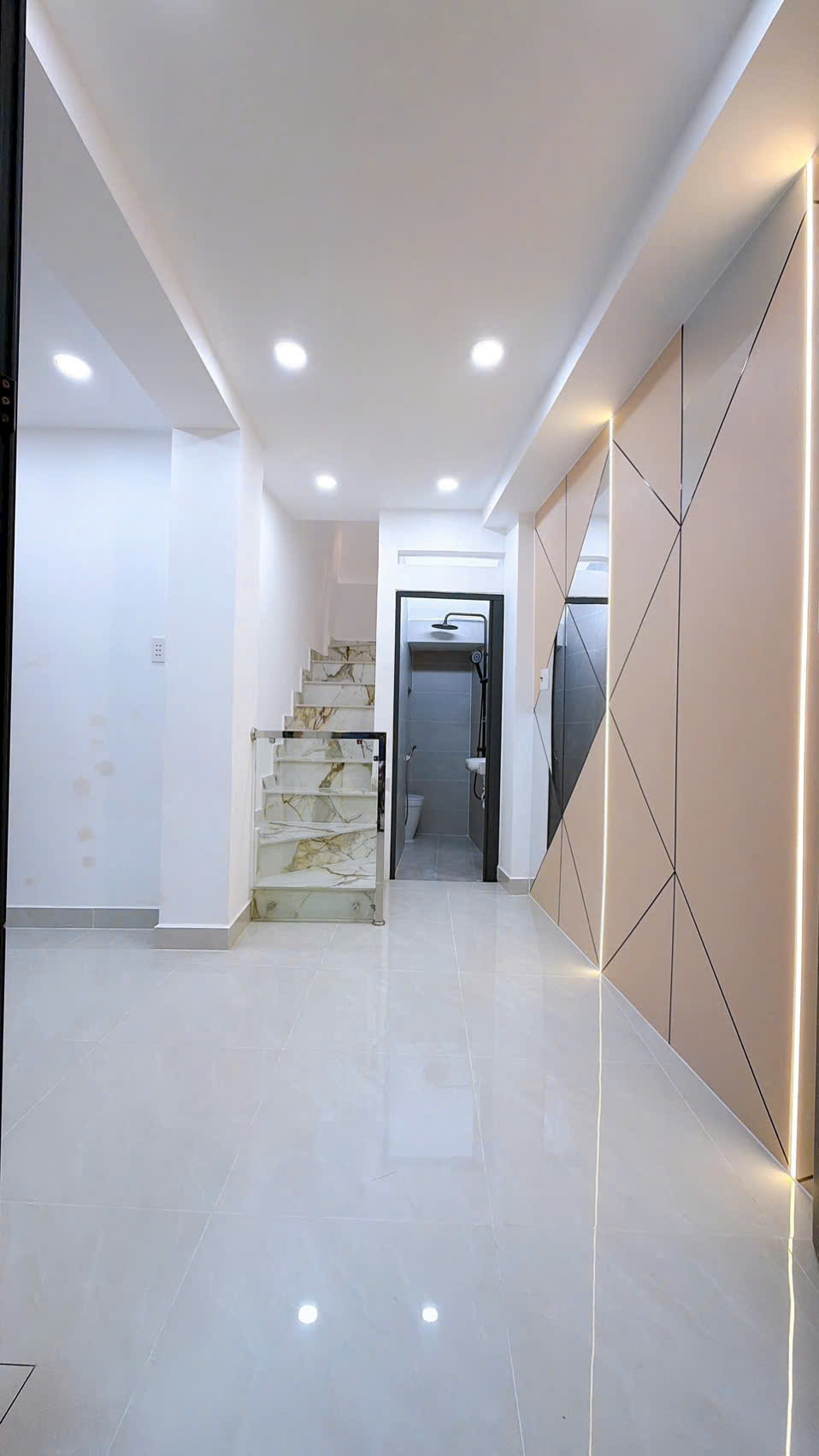 Bán nhà đẹp mới Ngay trung tâm Sài Gòn

Q4 NHƯ Q1 phường SÀI GÒN ,khánh hội GIÁ RẺ 1/2

NGANG 3.7 DÀI 5 .....-3