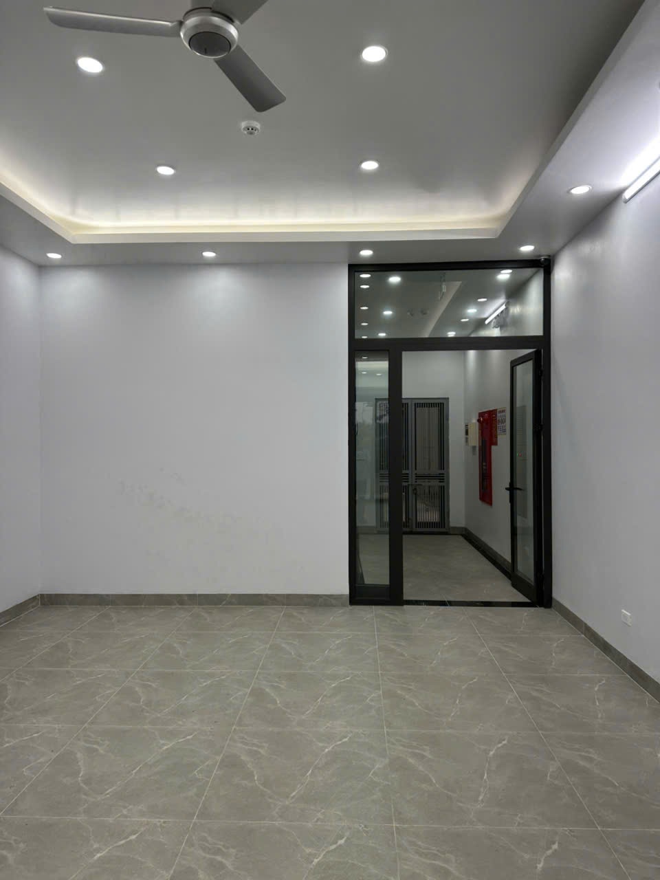 CHO THUÊ VĂN PHÒNG 5 TẦNG MẶT ĐƯỜNG 33M TẠI HINODE ROYAL PARK – THANG MÁY, ĐIỀU HÒA, PCCC ĐẦY ĐỦ – CHỈ 8 TRIỆU/THÁNG