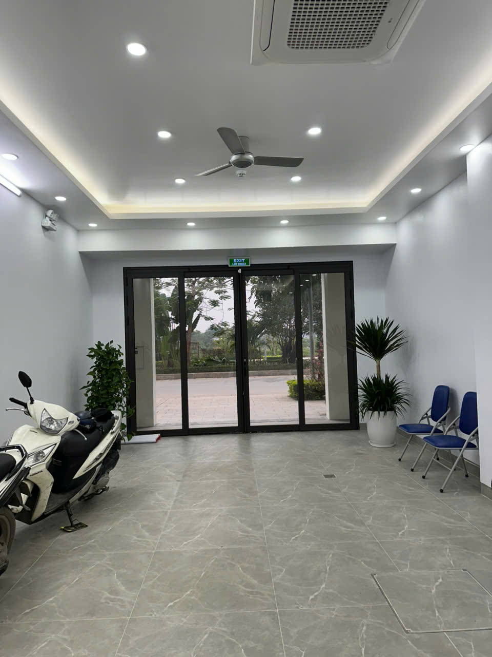 CHO THUÊ VĂN PHÒNG 5 TẦNG MẶT ĐƯỜNG 33M TẠI HINODE ROYAL PARK – THANG MÁY, ĐIỀU HÒA, PCCC ĐẦY ĐỦ – CHỈ 8 TRIỆU/THÁNG