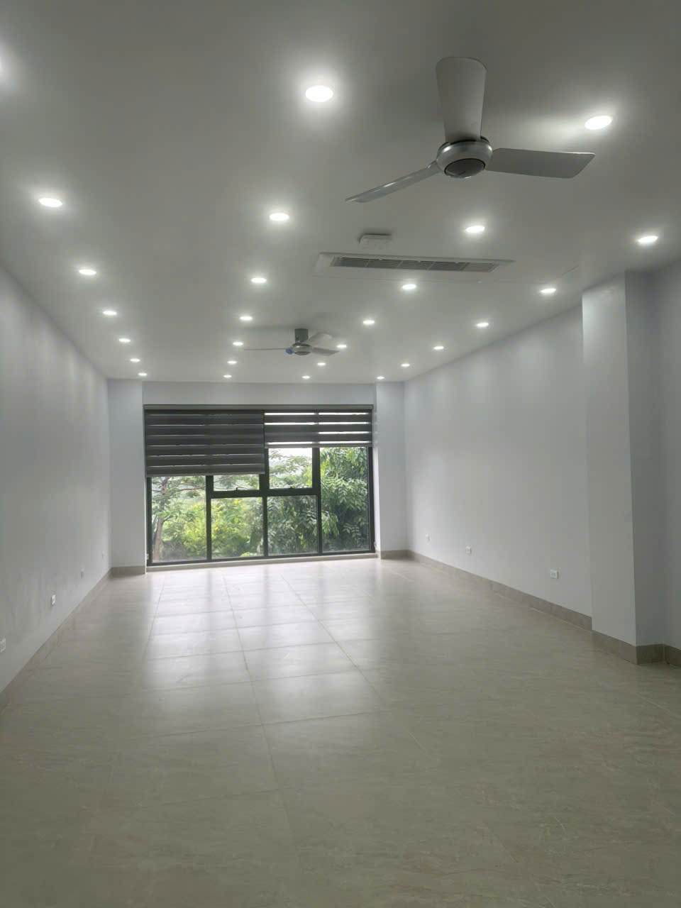 CHO THUÊ VĂN PHÒNG 5 TẦNG MẶT ĐƯỜNG 33M TẠI HINODE ROYAL PARK – THANG MÁY, ĐIỀU HÒA, PCCC ĐẦY ĐỦ – CHỈ 8 TRIỆU/THÁNG-3