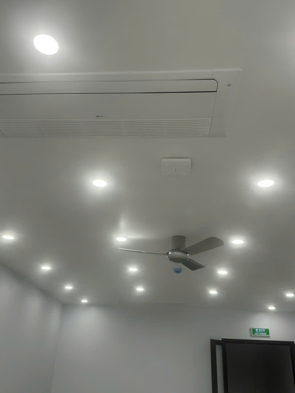 CHO THUÊ VĂN PHÒNG 5 TẦNG MẶT ĐƯỜNG 33M TẠI HINODE ROYAL PARK – THANG MÁY, ĐIỀU HÒA, PCCC ĐẦY ĐỦ – CHỈ 8 TRIỆU/THÁNG-4