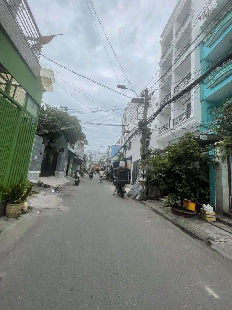 Bán nhà Mặt tiền Hoàng Xuân Nhị - giao Âu Cơ, 5,1x17m, hiện trạng C4 - tiện xây, 10,5 tỷ.