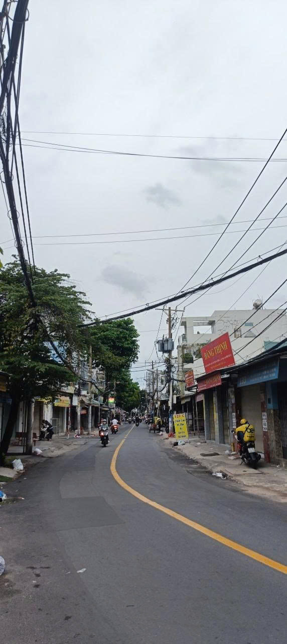 Bán nhà Mặt tiền Phú Thọ Hòa - gần Lũy Bán Bích, 4x18m, Cấp 4 , tiện xây, chào 13,9 Tỷ.