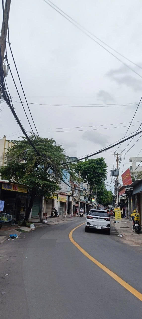 Bán nhà Mặt tiền Phú Thọ Hòa - gần Lũy Bán Bích, 4x18m, Cấp 4 , tiện xây, chào 13,9 Tỷ.