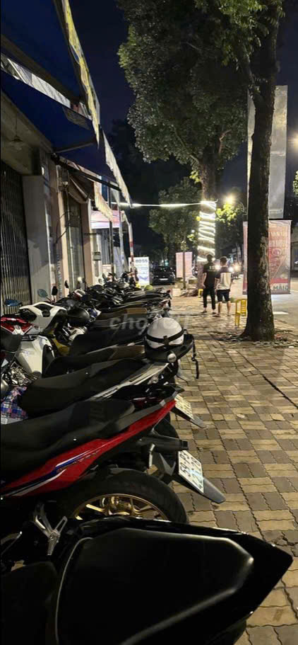 Cần sang mặt bằng vị trí lô góc 2 MT 3 lầu Đinh Tiên Hoàng Q1