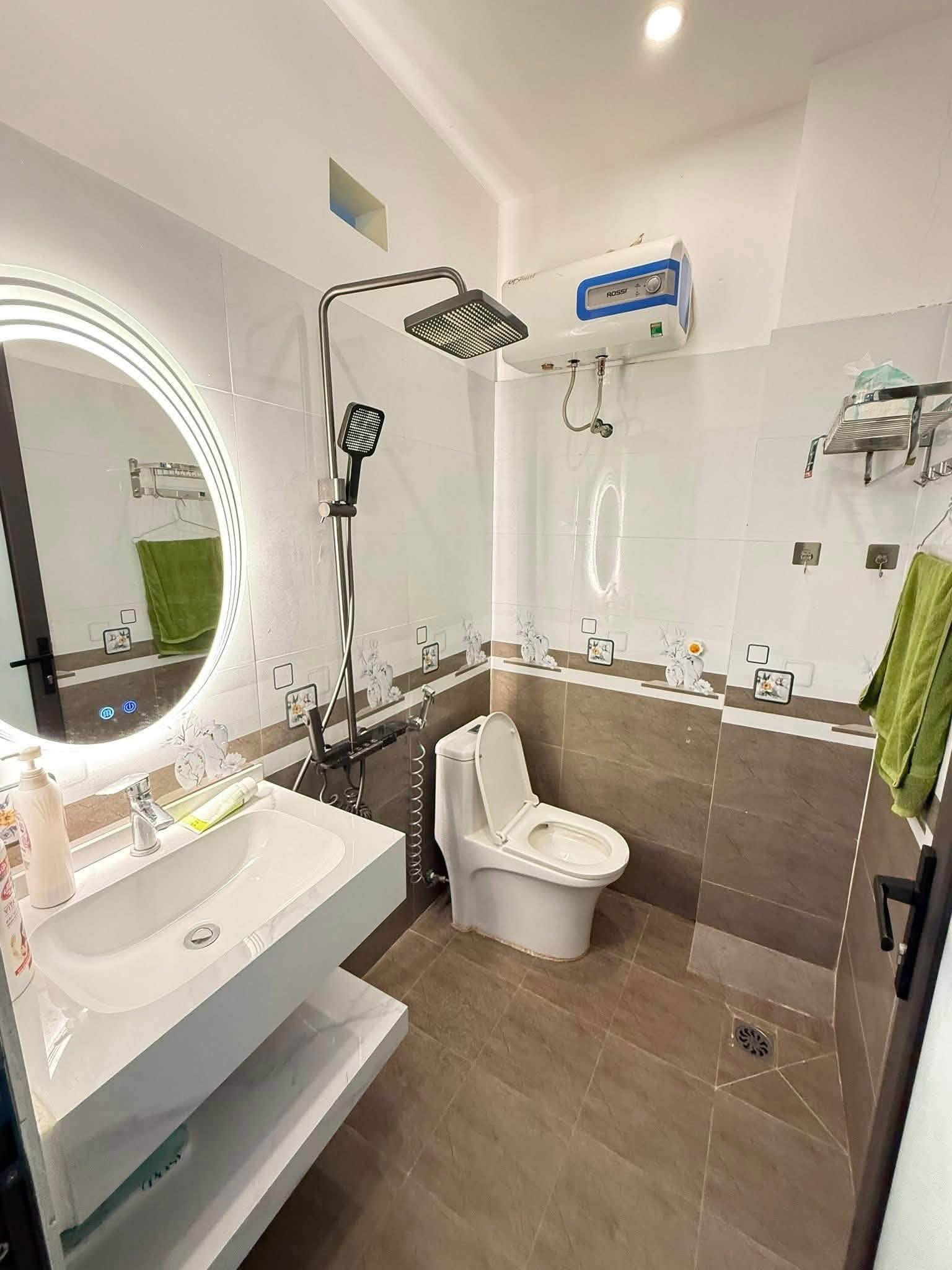 BÁN NHÀ PHỐ LÊ ĐỨC THỌ, 5 TẦNG MỚI TINH, DÂN XÂY TÂM HUYẾT, CHỈ 3 BƯỚC CHÂN RA PHỐ CHÍNH, 32M² CHỈ 7 TỶ-4