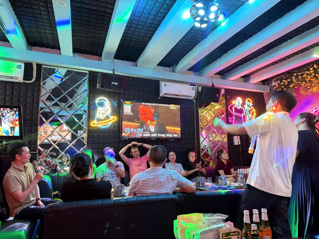 GÓC SANG NHƯỢNG QUÁN KARAOKE – PHỐ QUAN HOA, CẦU GIẤY , HÀ NỘI