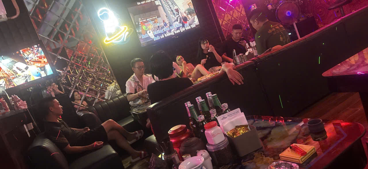 GÓC SANG NHƯỢNG QUÁN KARAOKE – PHỐ QUAN HOA, CẦU GIẤY , HÀ NỘI-3