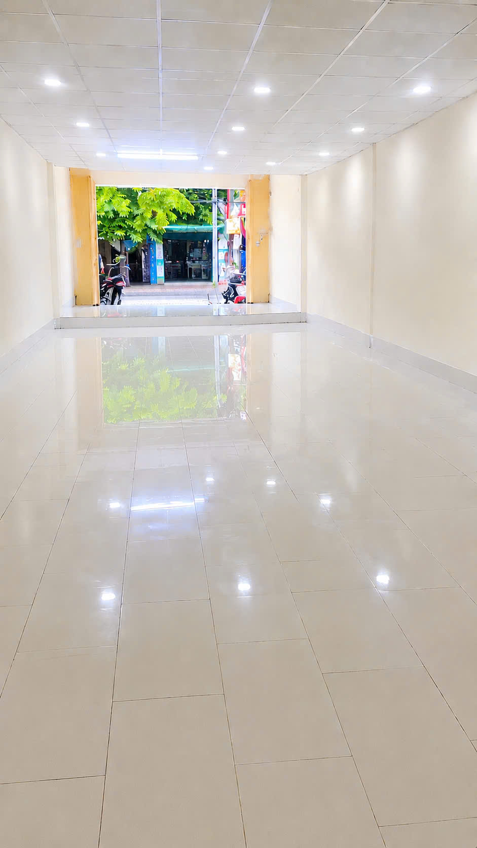Cho thuê mặt bằng kinh doanh vị trí đẹp tại mặt tiền Trần Quang Diệu, Bình Thủy, Cần Thơ. 