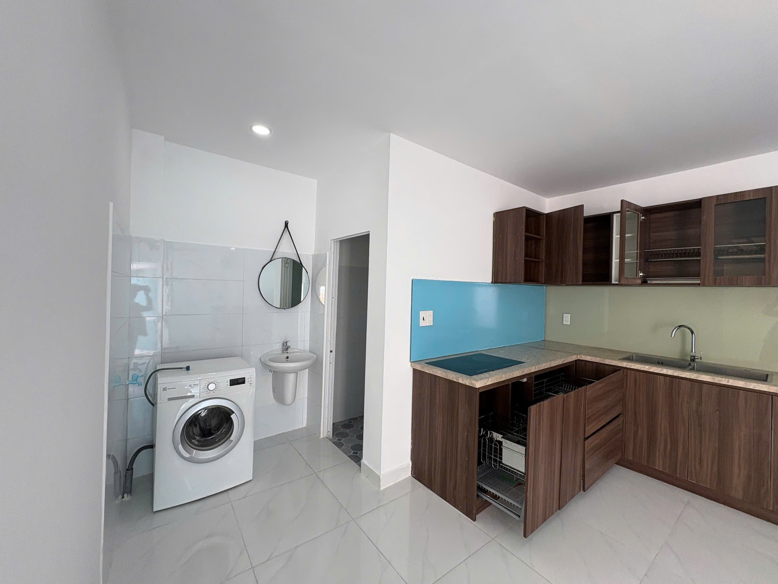 Nhà 2 tầng, dt 98m ngang 6m, hậu 6,5m full thổ cư, Sát gần chợ Phương Sài

Giá 4ty350tr thương lượng nhẹ-3