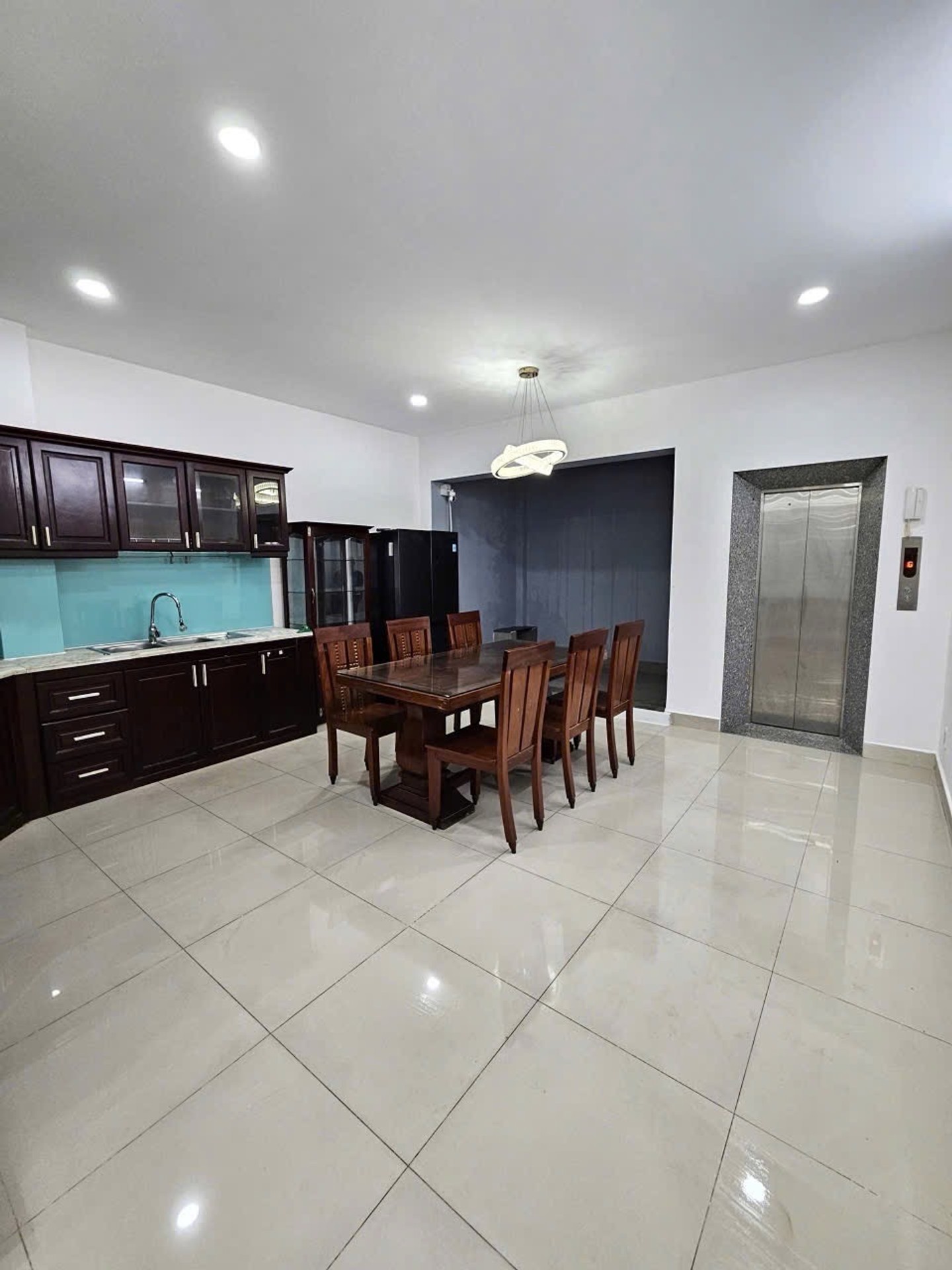 Bán nhà mặt tiền 5x24 Phạm Thế Hiển 4 tầng Thang Máy chỉ 9 tỷ 5 TL