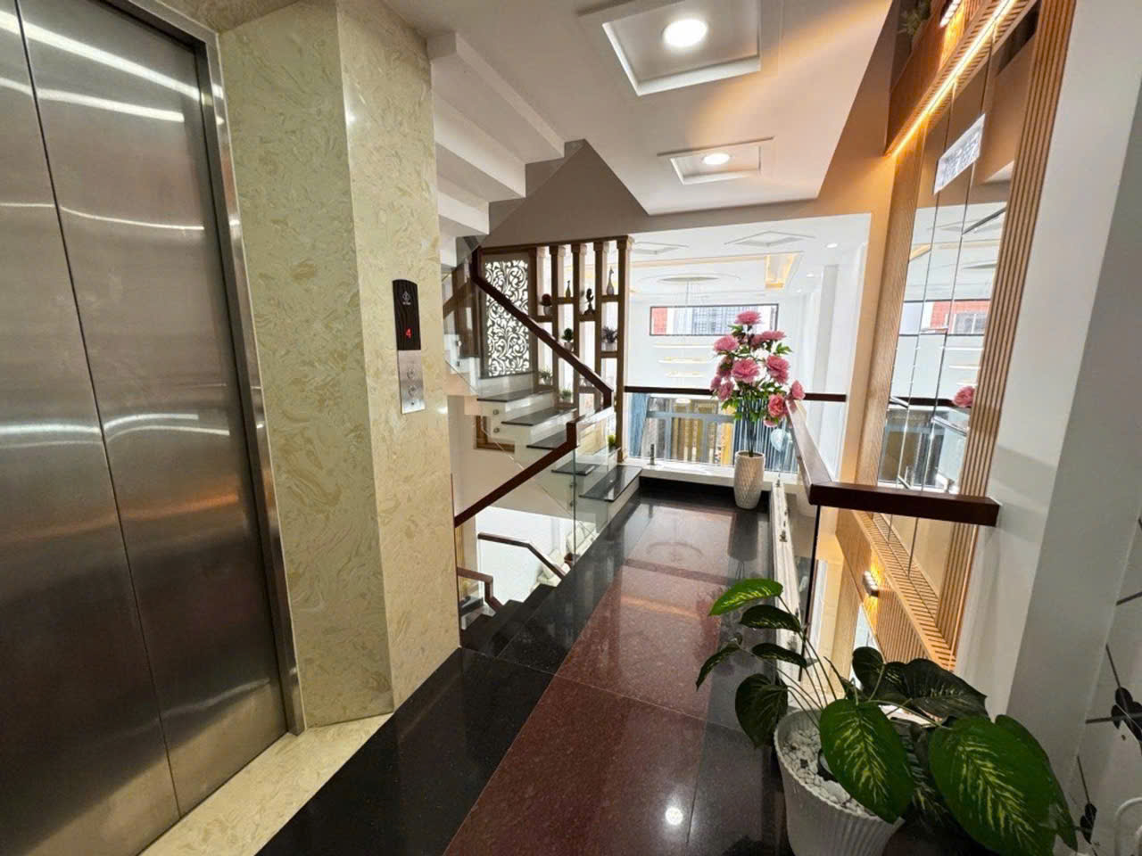 NGỘP BANK chỉ 10 tỷ xíu có nhà 5 tầng HXH 1 trục Quang Trung 88m2 có T.máy gần Emart 2. 