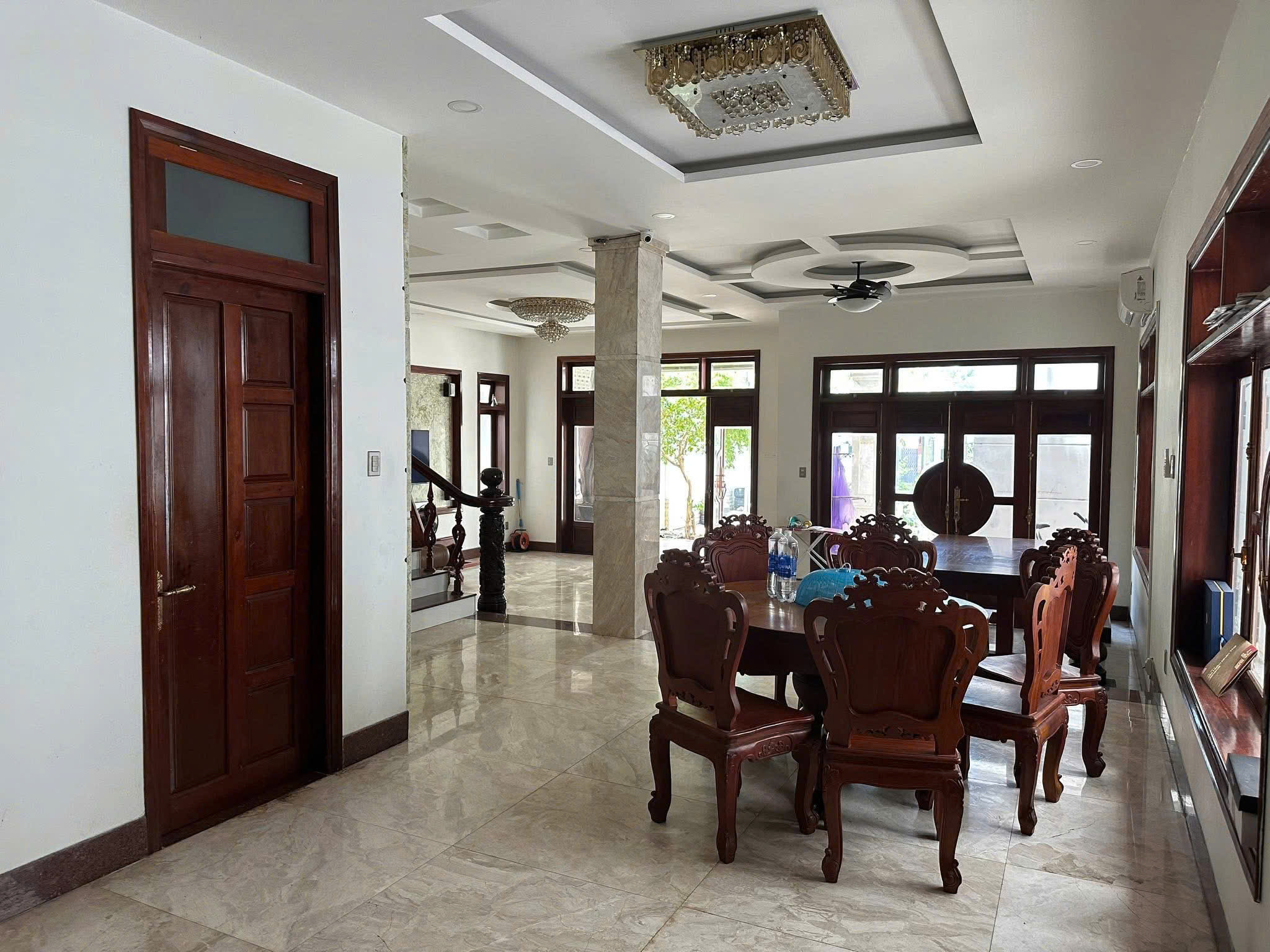 Cho thuê nhà đường Núi thành Hải Châu mặt tiền biệt thự nguyên căn 700m2  giá tốt