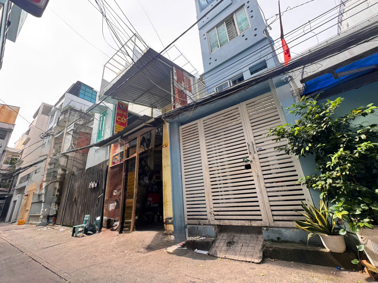 BÁN NHÀ 2 TẦNG MẶT TIỀN HẺM XE HƠI NGỦ TRONG NHÀ Đ.LÊ THỊ RIÊNG, Q1 - NGANG HIẾM 6M*26M SỔ HÒNG VUÔNG ĐẸP - KHU VỰC XÂY CAO TẦNG ĐỒNG BỘ & KINH DOANH ĐA NGÀNH SIÊU ĐỈNH* LIÊN HỆ GIANG GIANG: 093.86.76.685