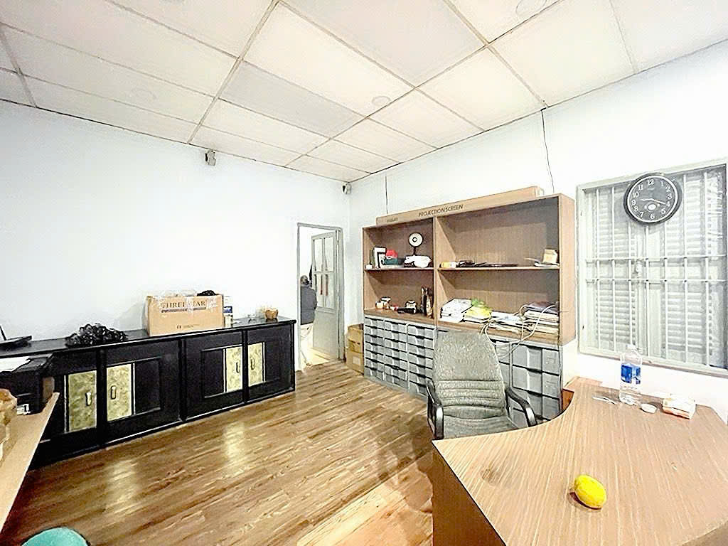BÁN NHÀ 2 TẦNG MẶT TIỀN HẺM XE HƠI NGỦ TRONG NHÀ Đ.LÊ THỊ RIÊNG, Q1 - NGANG HIẾM 6M*26M SỔ HÒNG VUÔNG ĐẸP - KHU VỰC XÂY CAO TẦNG ĐỒNG BỘ & KINH DOANH ĐA NGÀNH SIÊU ĐỈNH* LIÊN HỆ GIANG GIANG: 093.86.76.685-4