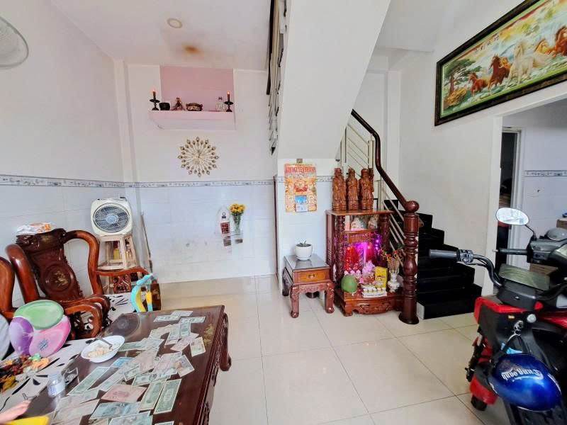 Bán nhà Mặt tiền Lê Quát - gần Hòa Bình, CV Đầm Sen, 8,6x10m, 2 Tầng, 3PN, chỉ 6,9 Tỷ.