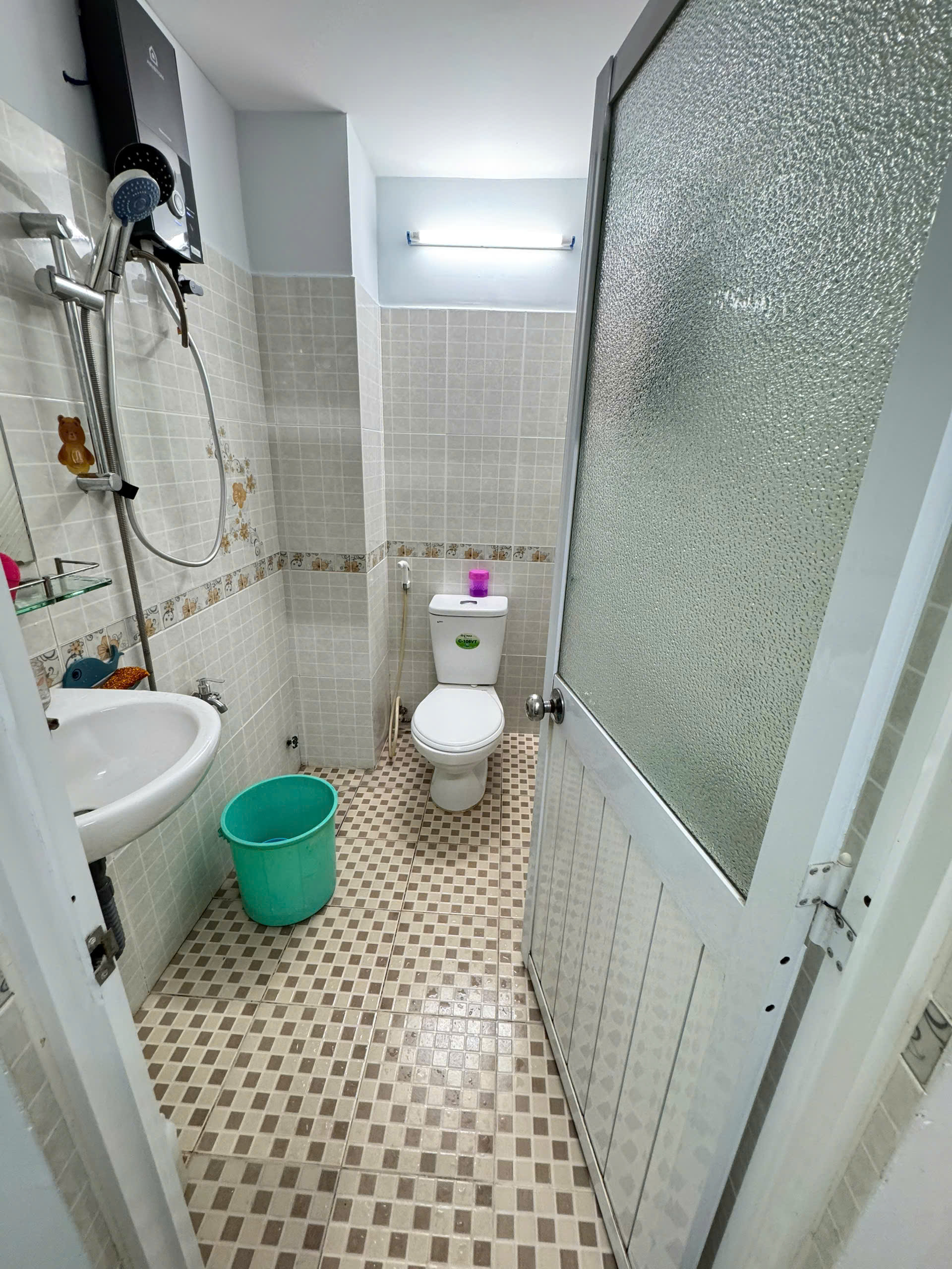 bán nhà đẹp Ngang 3.12 x 17  đúc bê tông cạnh Q1-4