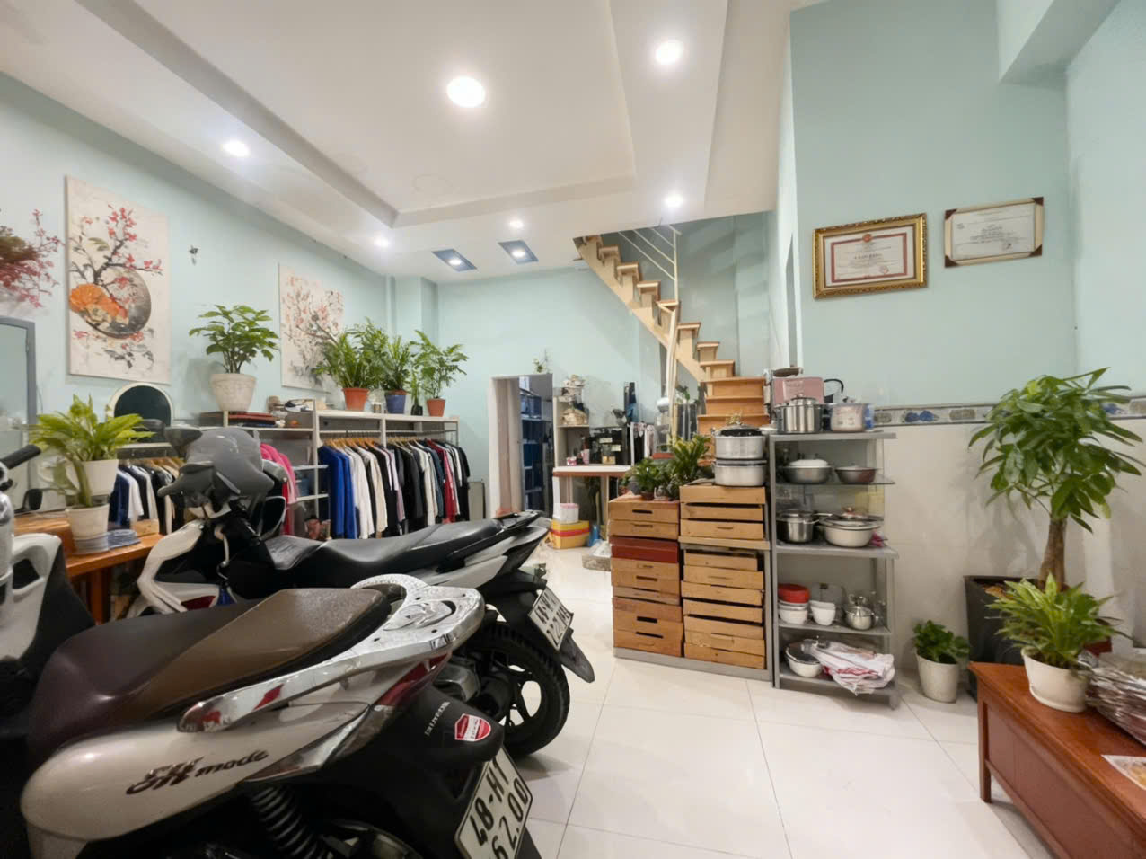 bán nhà Sát mặt tiền Hoàng Diệu Q4 

HƠN 3 Đ CẠNH Q1