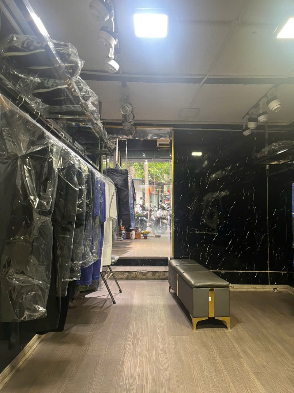 CHÍNH CHỦ BÁN NHÀ MẶT PHỐ Vị Trí Tại  Hàng Bún, Phường Ba Đình, HN (gần ngã 3 Phan Đình Phùng)