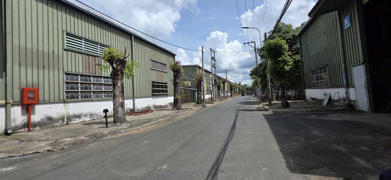 cho thuê nhà xưởng với kết cấu kiên cố, thu hút SX nhiều ngành nghề, trống xưởng