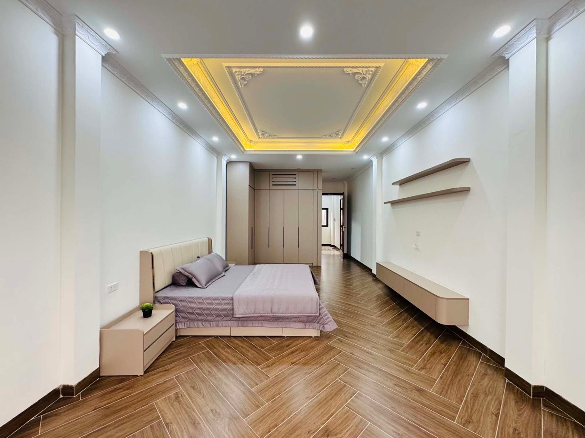 Bán nhà 8 tầng Phân Lô Hoàng Cầu quy hoạch ổn định, 56m  thang máy mới oto chỉ 20 tỷ