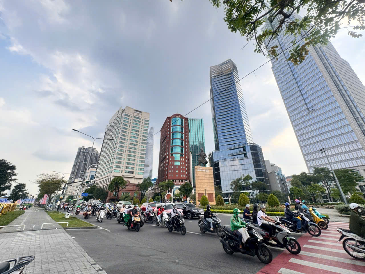 QUẬN 1: BÁN TÒA NHÀ 8 TẦNG THANG MÁY- MẶT TIỀN THI SÁCH, P.SÀI GÒN- DT 7M*16M SH NỞ HẬU ĐẸP- 0938676685 GIANG GIANG-4