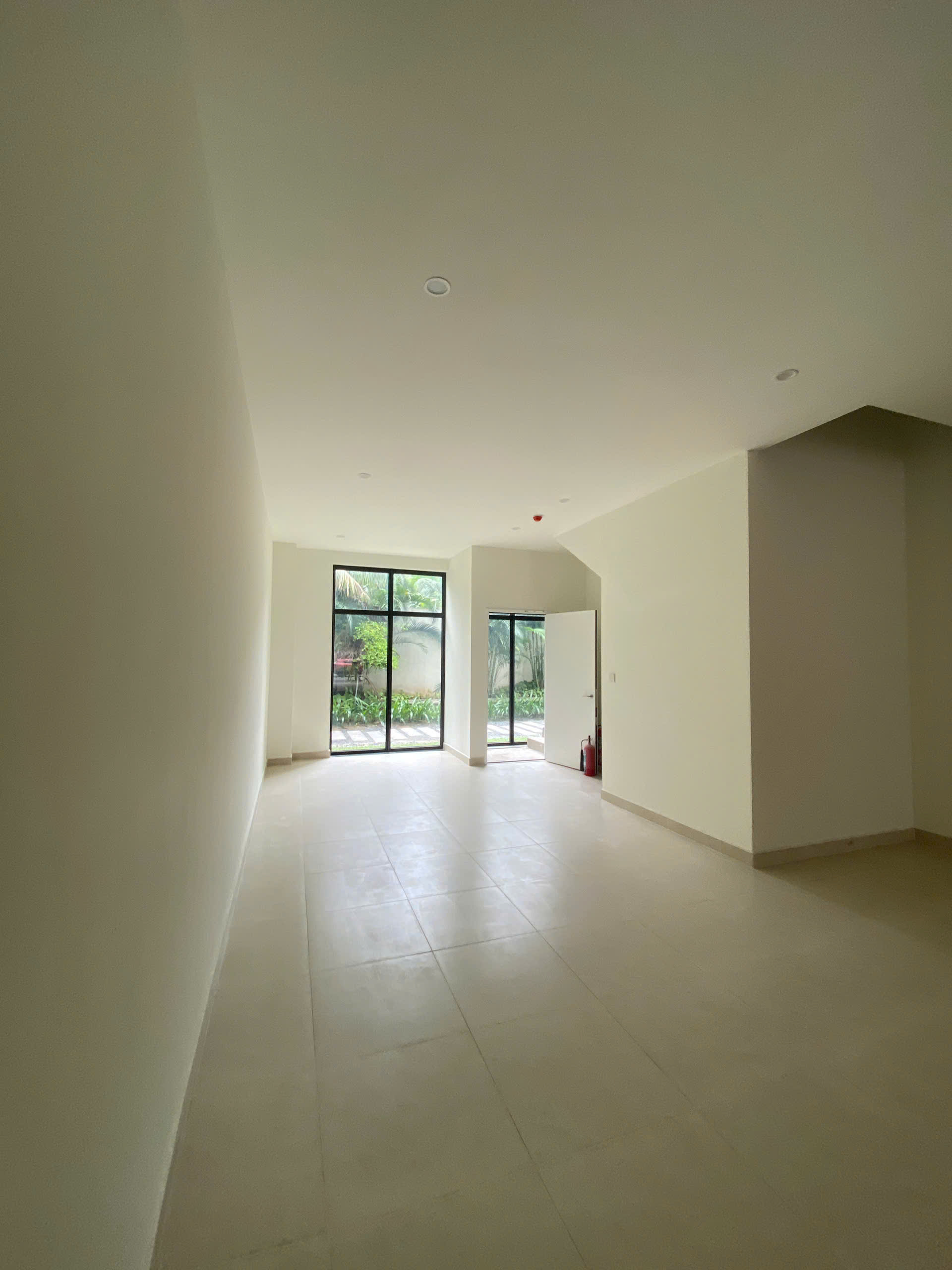 Chính chủ cho thuê shop chân đế TMDV Vinhomes Smart City Vị trí đẹp, nằm giữa Tonkin – Masteri West Heights – The Canopy