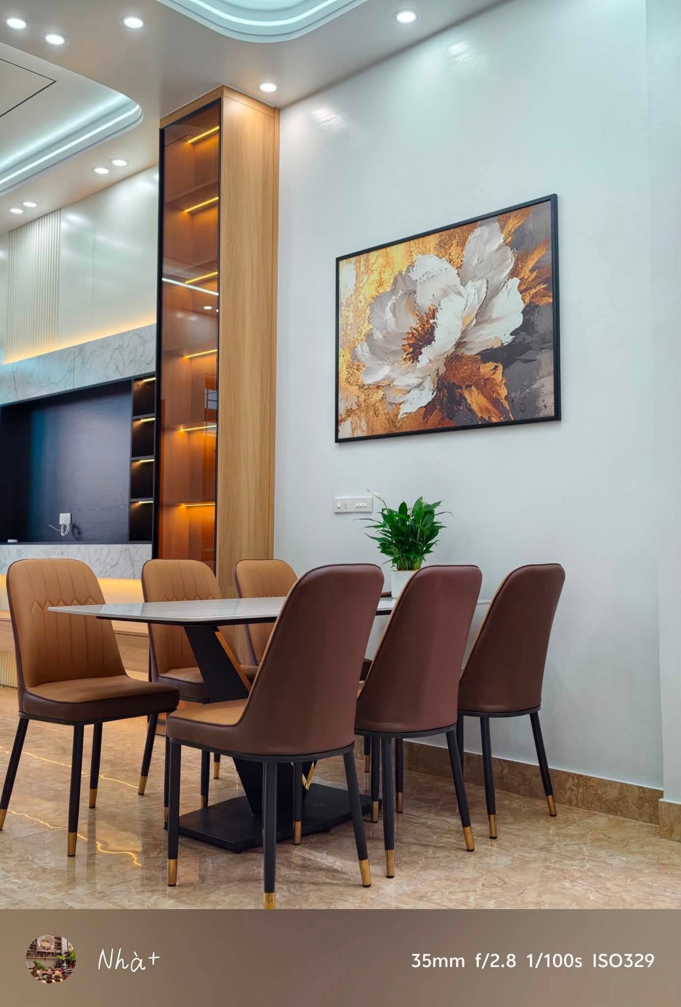 Bán nhà lô góc 3 tầng ngõ phố Nguyễn Thị Duệ, ph Thanh Bình, TP HD, 63m2, mt 5.62m, 3 ngủ, 3 vs-3
