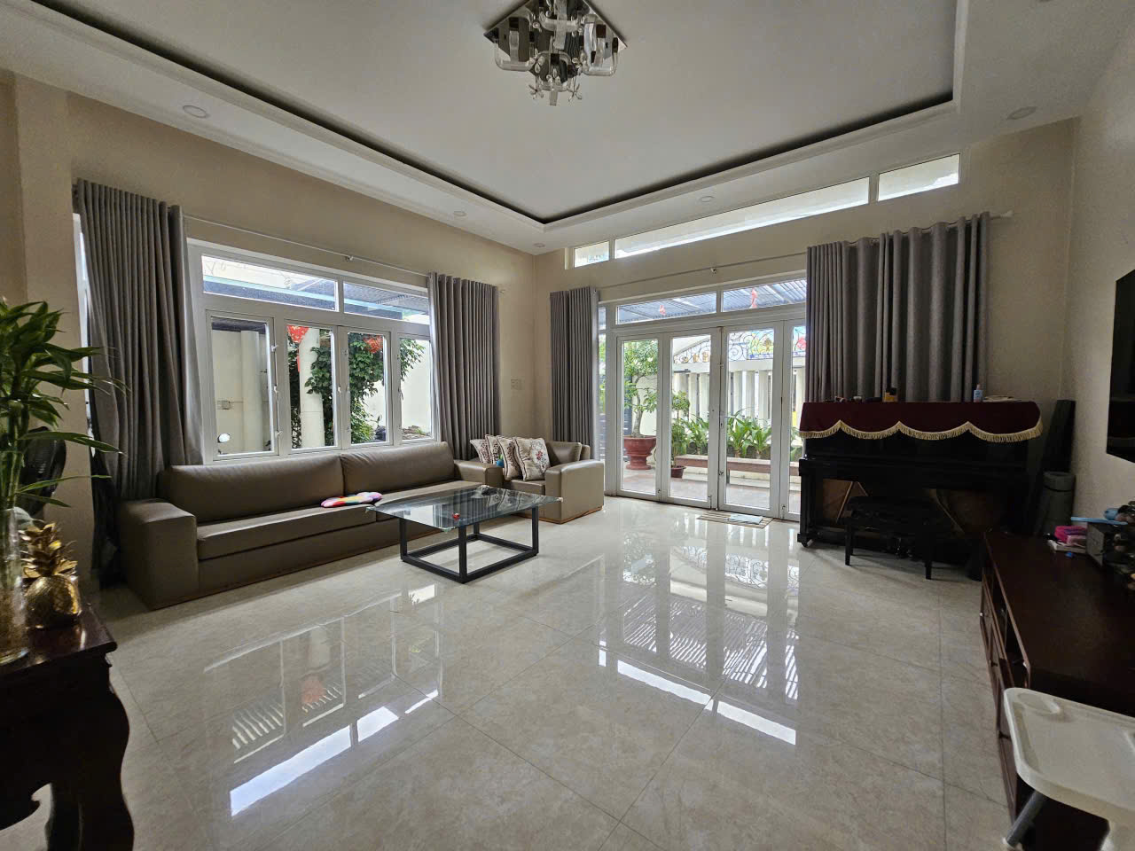 BÁN BIỆT THỰ SÂN VƯỜN 3 TẦNG – TP. NHA TRANG

 - Diện tích đất 287m² , ngang 13m
 -  Giá chỉ 22 tỷ ( tl )

 -  Ngọc Bích Land – 0905 724 084