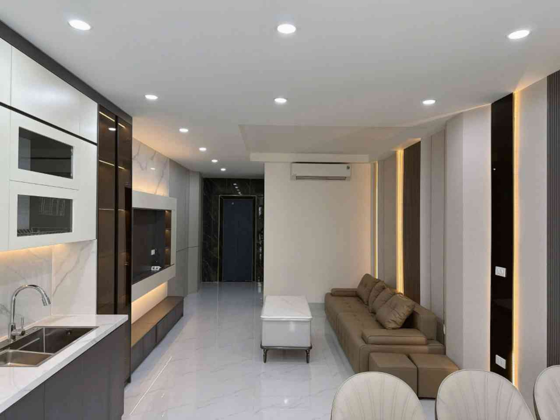 Nhà mới Thang Máy Đức Giang Long Biên 10 tỷ 50m Sổ đỏ vuông vắn