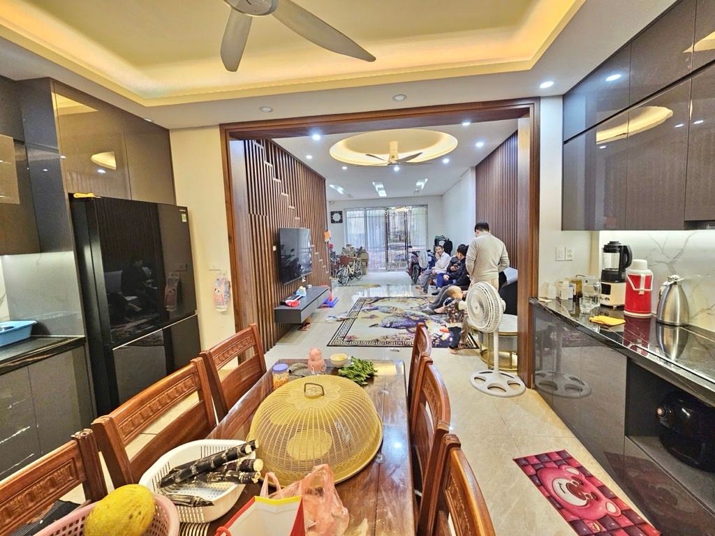 Bán nhà Lâm Hạ Long Biên 10 tỷ 50m ô tô đỗ cửa,sổ đỏ