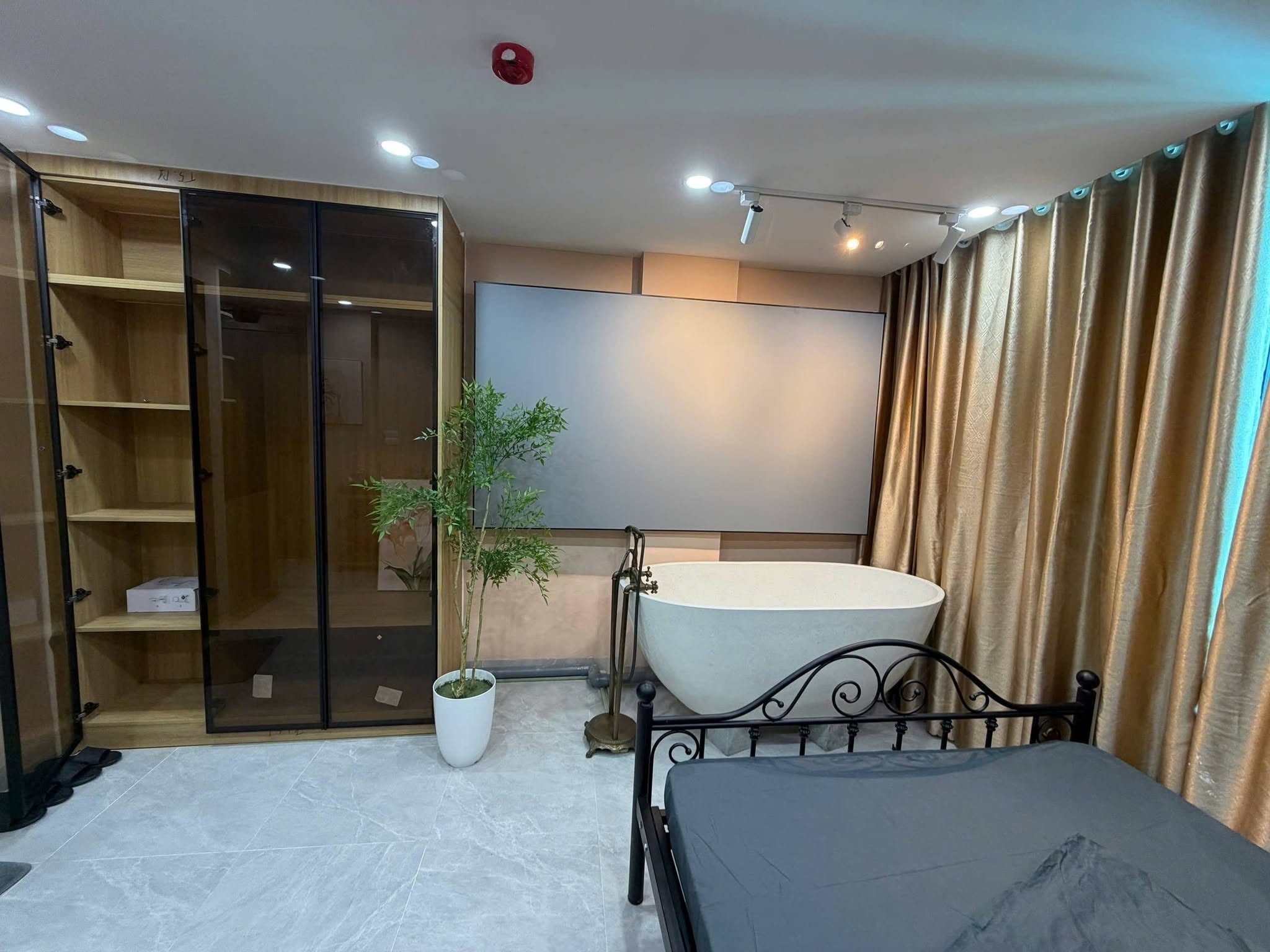 BÁN TÒA APARTMENT HOÀNG NGÂN - CẦU GIẤY - Ô TÔ TRÁNH - DÒNG TIỀN 250 TRIỆU/THÁNG - 120M² - 9 TẦNG - MT 7M - 35,8 TỶ