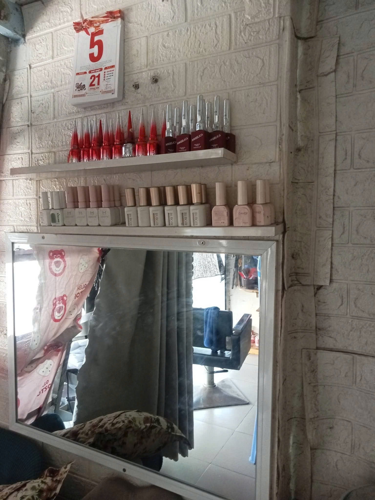 Cần sang nhượng tiệm nail và gội đầu đang hoạt động ổn định trên đường Bùi Thị Lùng, Hóc Môn.