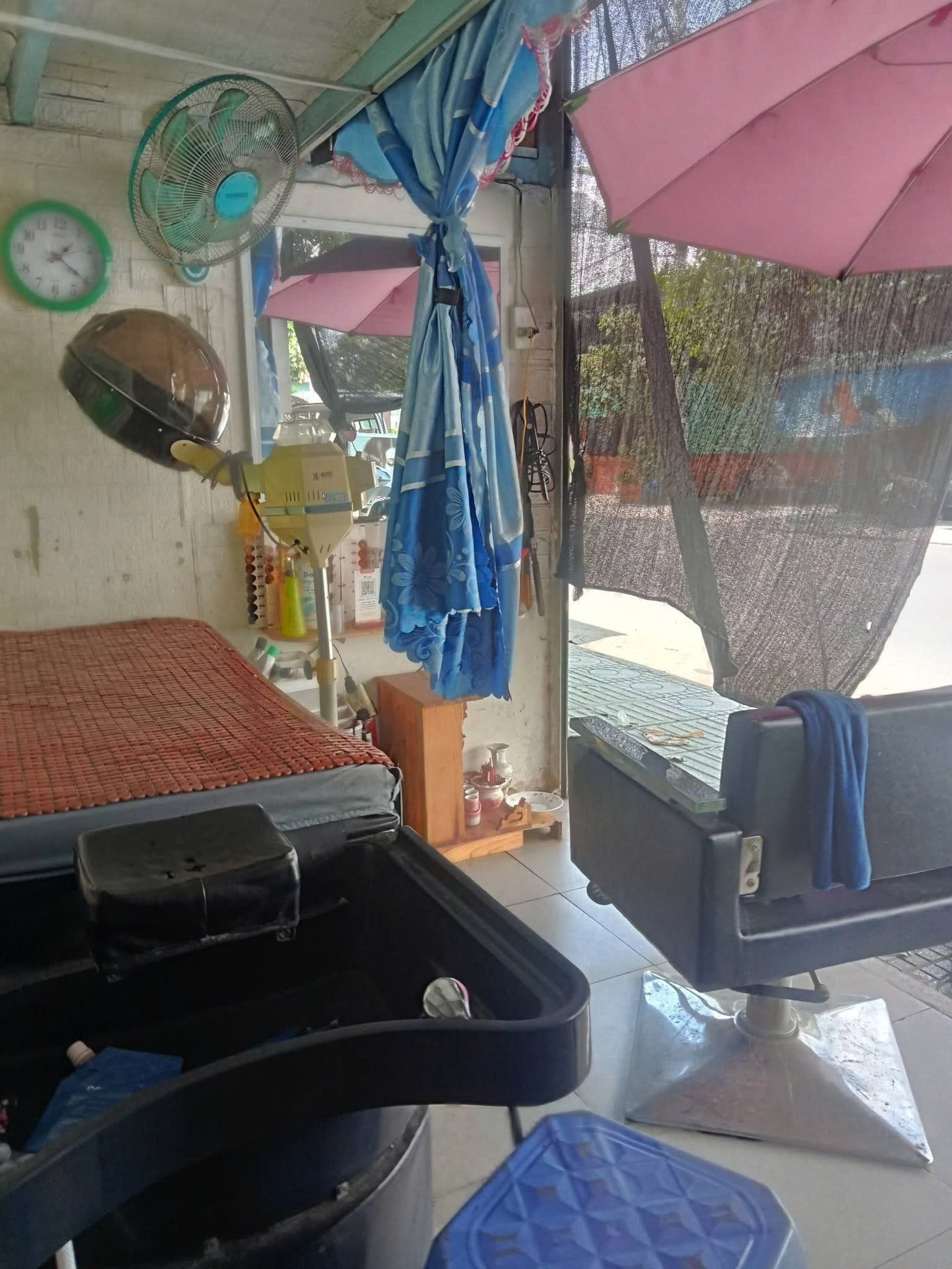 Cần sang nhượng tiệm nail và gội đầu đang hoạt động ổn định trên đường Bùi Thị Lùng, Hóc Môn.-3