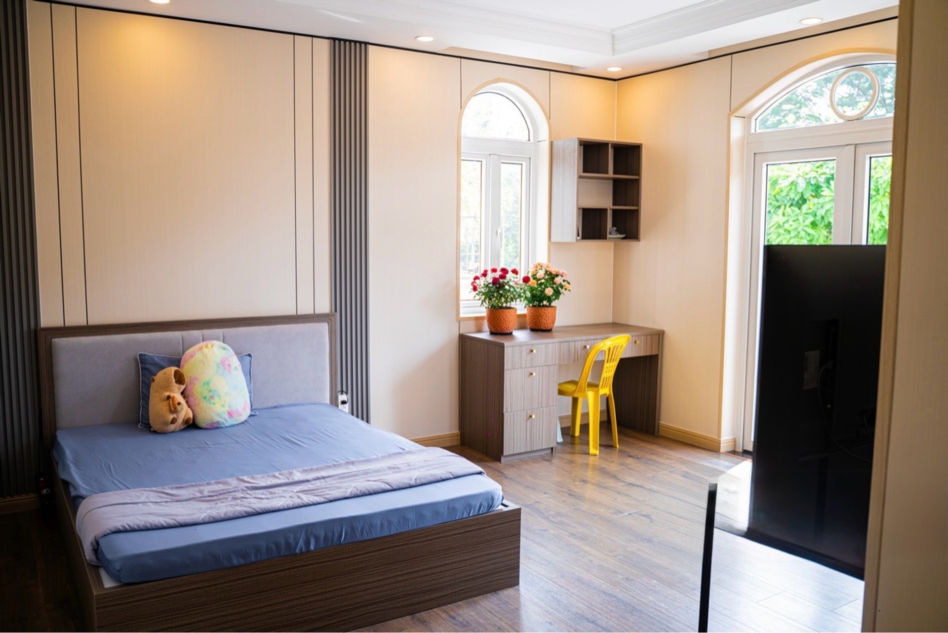 Bán nhà KDC Phú Lợi, đường Lê Bôi 10x20 căn góc 2 mặt tiền 6 tầng có hầm chỉ 22 tỷ TL