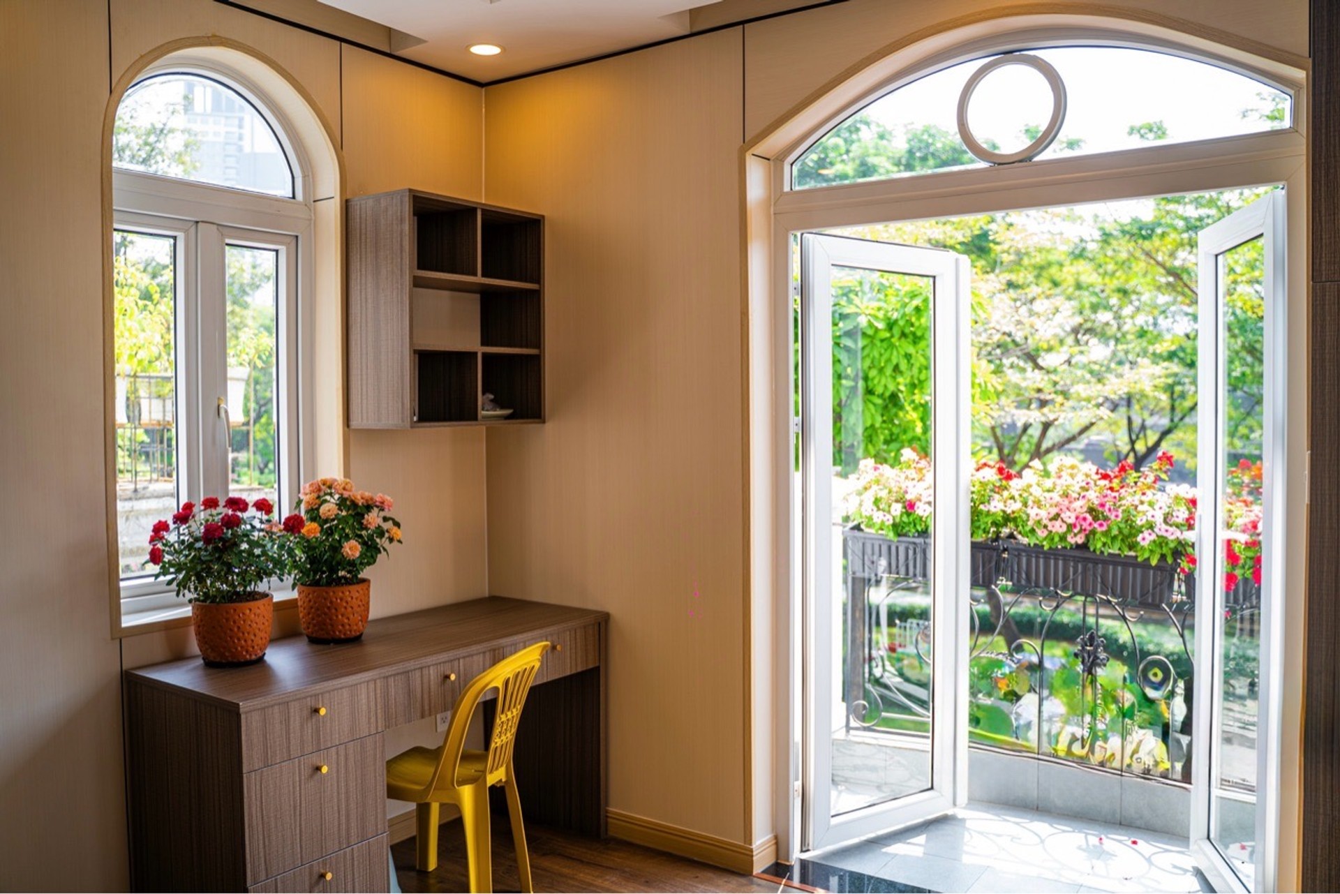 Bán nhà KDC Phú Lợi, đường Lê Bôi 10x20 căn góc 2 mặt tiền 6 tầng có hầm chỉ 22 tỷ TL