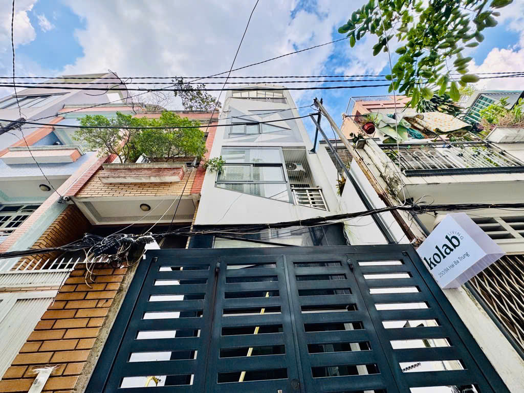 BÁN CHDV 6 TẦNG MẶT TIỀN HXH Đ.HAI BÀ TRƯNG, QUẬN 1 - VIEW NHÀ THỜ & CHỢ TÂN ĐỊNH NỔI TIẾNG - SẴN DÒNG TIỀN ĐÊUG 680 TRIỆU/NĂM - GIANG GIANG 0938676685-4