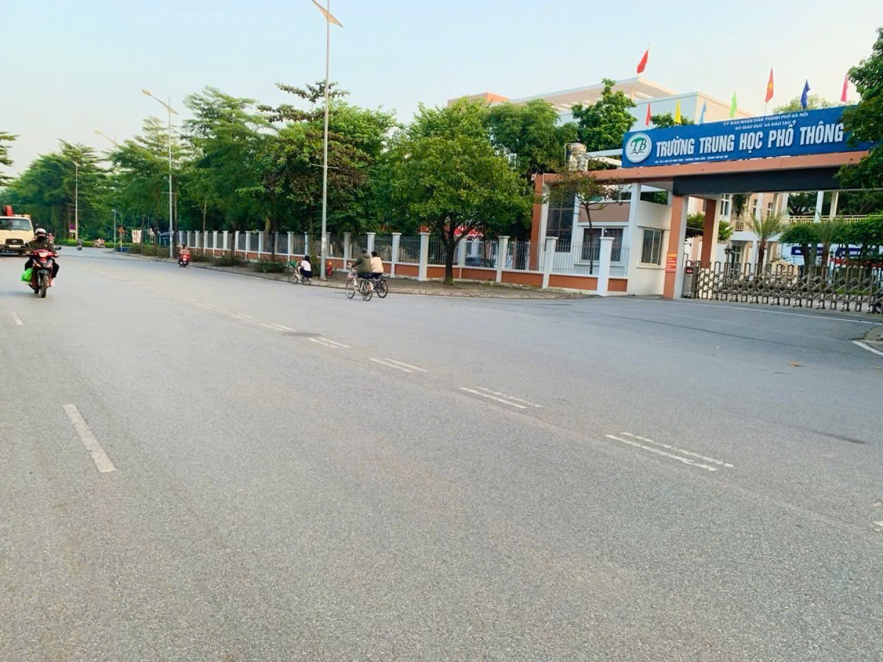 🔥 NHÀ ĐẸP THẠCH BÀN – CỔ LINH  62M² x 6 TẦNG  GARA Ô TÔ  THANG MÁY   15 TỶ 🔥