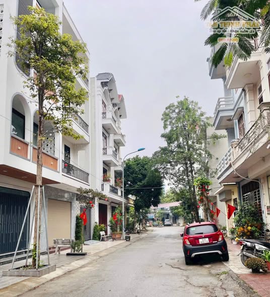 Bán nhà căn góc mặt phố Đặng Thai Mai, ph Tân Bình, TP Hải Dương, 73m2, 3 ngủ, 3 vs, nhà đẹp, giá t