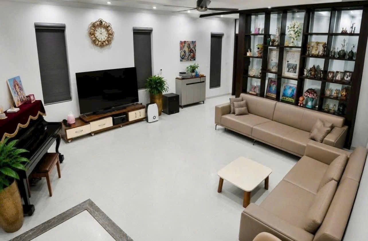 Bán nhà căn góc mặt phố Đặng Thai Mai, ph Tân Bình, TP Hải Dương, 73m2, 3 ngủ, 3 vs, nhà đẹp, giá t