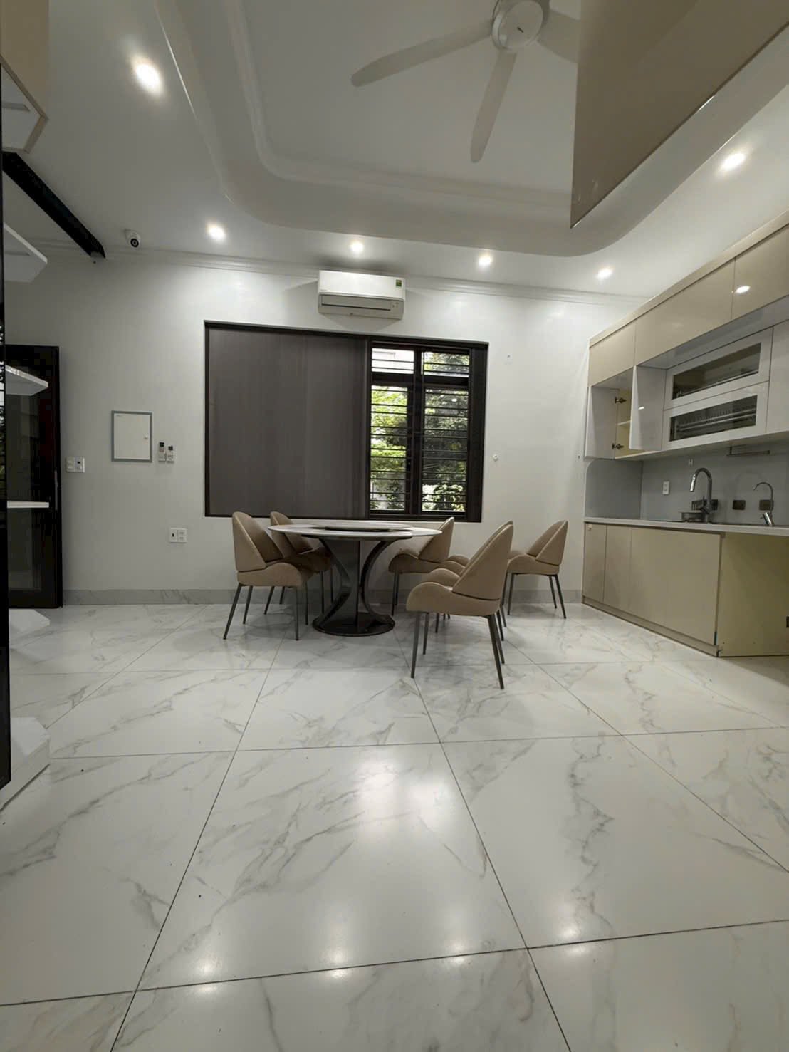 Bán nhà căn góc mặt phố Đặng Thai Mai, ph Tân Bình, TP Hải Dương, 73m2, 3 ngủ, 3 vs, nhà đẹp, giá t-3