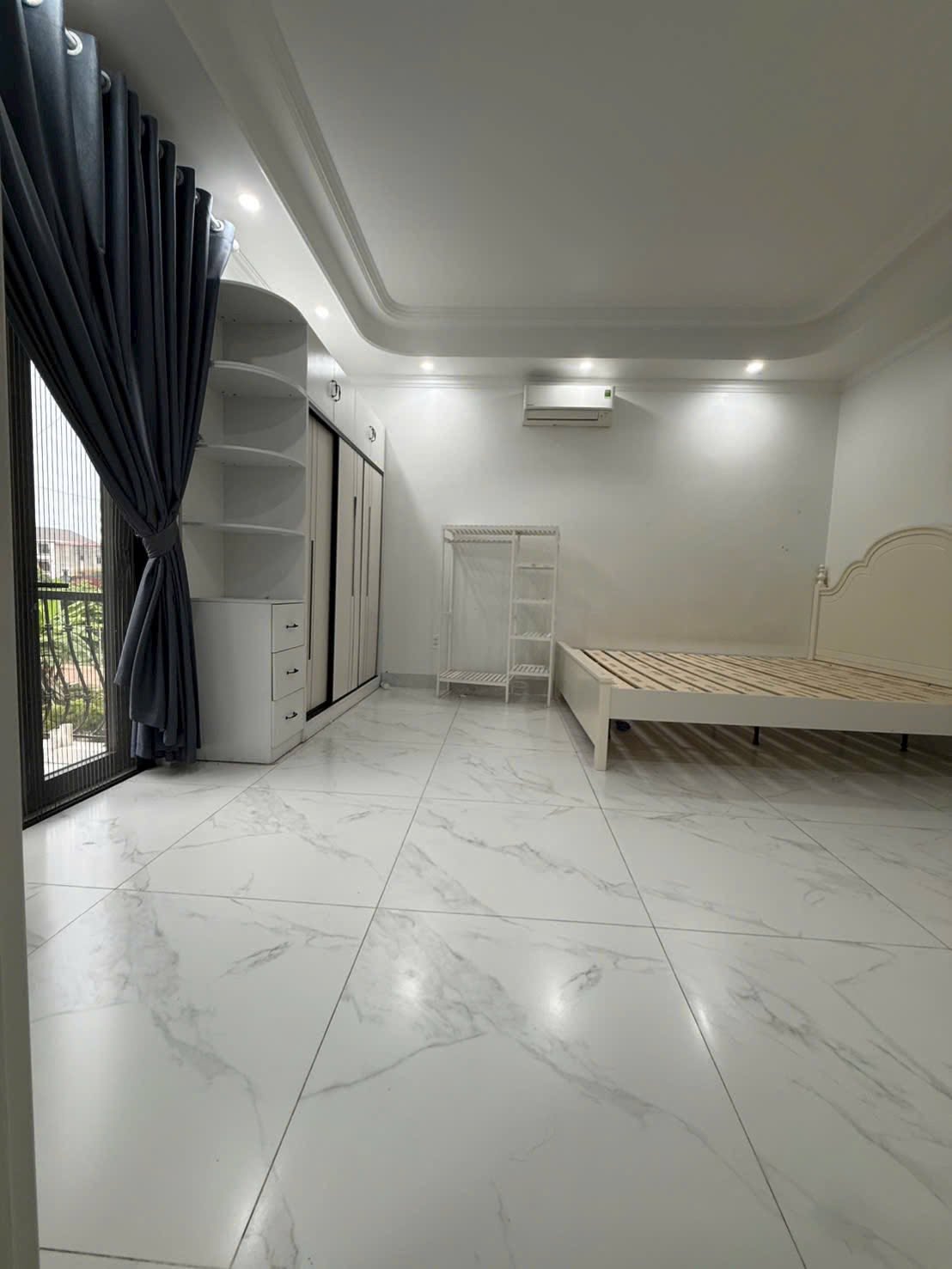 Bán nhà căn góc mặt phố Đặng Thai Mai, ph Tân Bình, TP Hải Dương, 73m2, 3 ngủ, 3 vs, nhà đẹp, giá t-4
