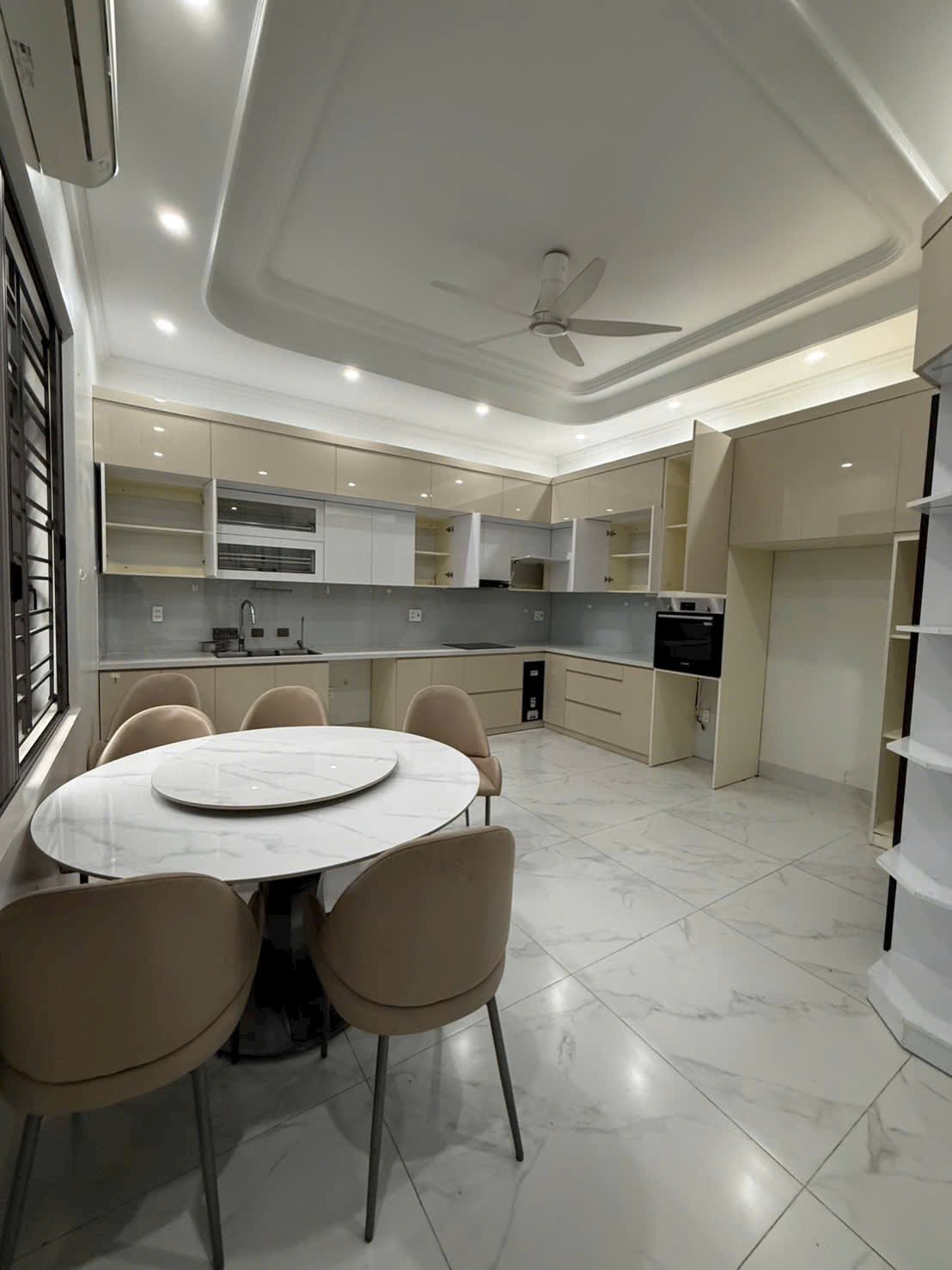 Bán nhà căn góc mặt phố Đặng Thai Mai, ph Tân Bình, TP Hải Dương, 73m2, 3 ngủ, 3 vs, nhà đẹp, giá t-5